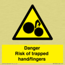 danger-risk-of-trapped-handfingers~